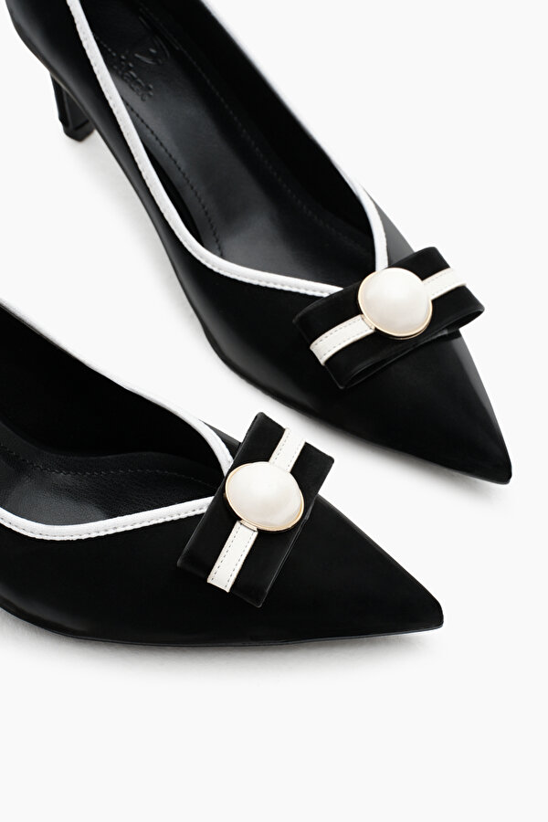 Kadın Siyah Neolit Taban Önü Tokalı Sivri Burunlu Topuklu Ayakkabı