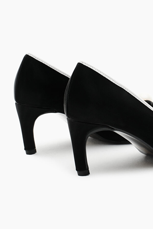 Kadın Siyah Neolit Taban Önü Tokalı Sivri Burunlu Topuklu Ayakkabı