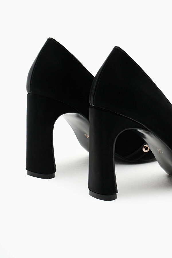 Kadın Siyah Neolit Taban Önü Şerit Tokalı Yüksek Topuklu Ayakkabı