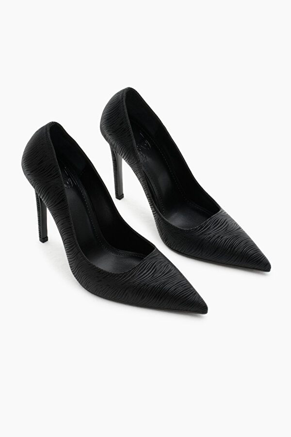 Kadın Siyah Neolit Taban Desenli Sivri Burunlu Yüksek Topuklu Ayakkabı