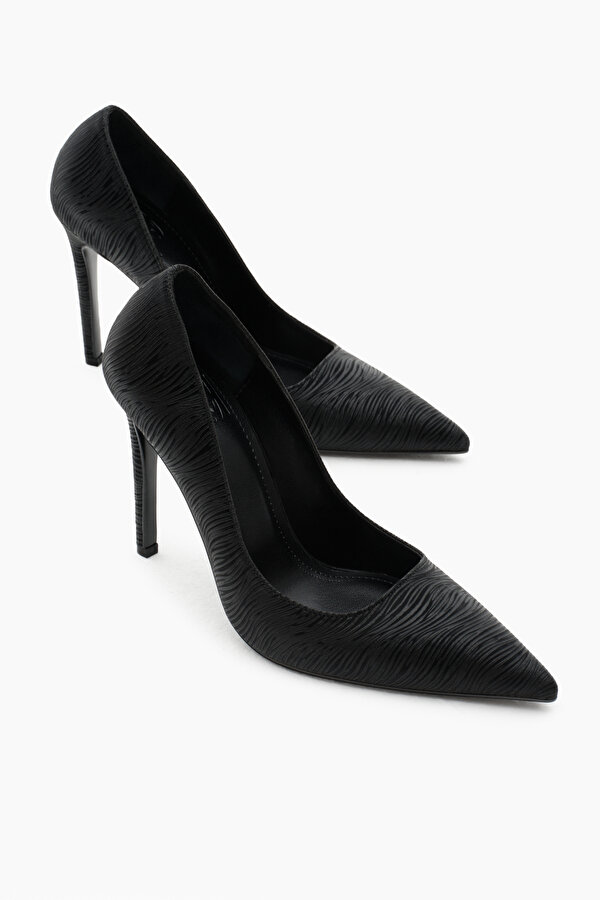 Kadın Siyah Neolit Taban Desenli Sivri Burunlu Yüksek Topuklu Ayakkabı