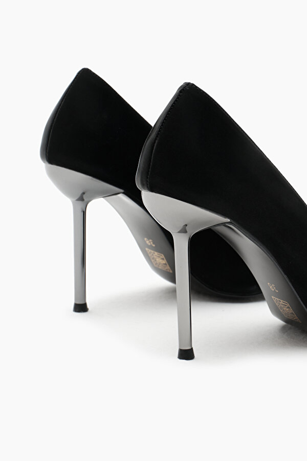 Kadın Siyah Neolit Taban Önü Gül Desenli Taşlı Sivri Burunlu Yüksek Topuklu Ayakkabı