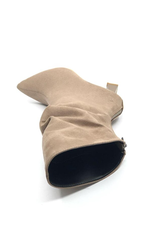 Arkadan Fermuarlı Büzgülü Kadın Çizme