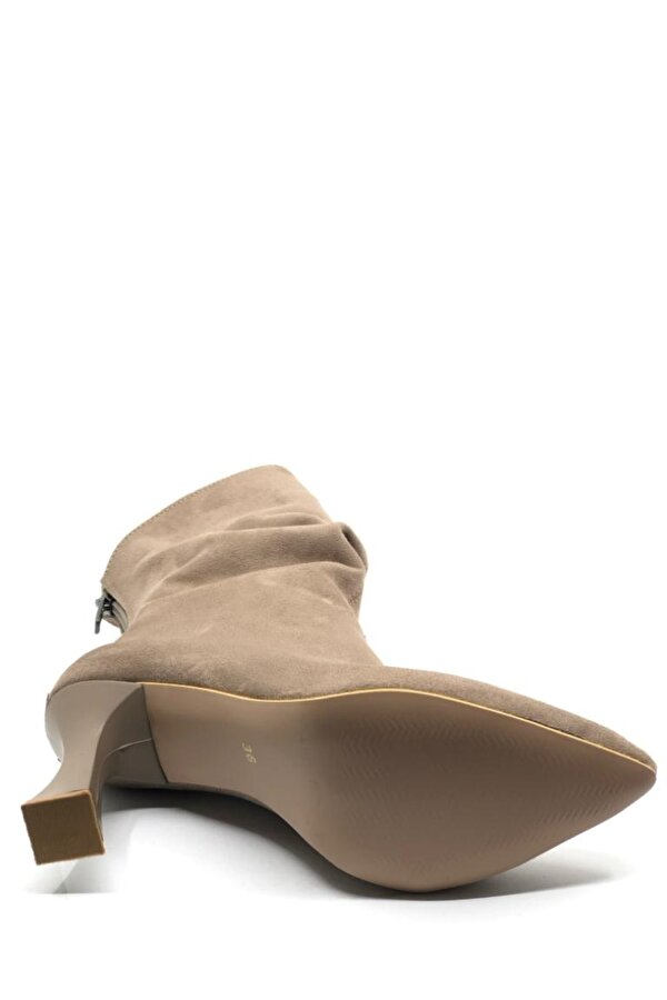 Arkadan Fermuarlı Büzgülü Kadın Çizme