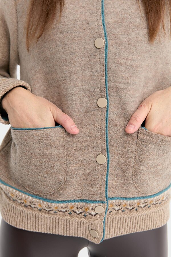 Kadın Sıfır Yaka Eteği ve Kol Ucu Desenli Yün Ceket 24085 K. Bej