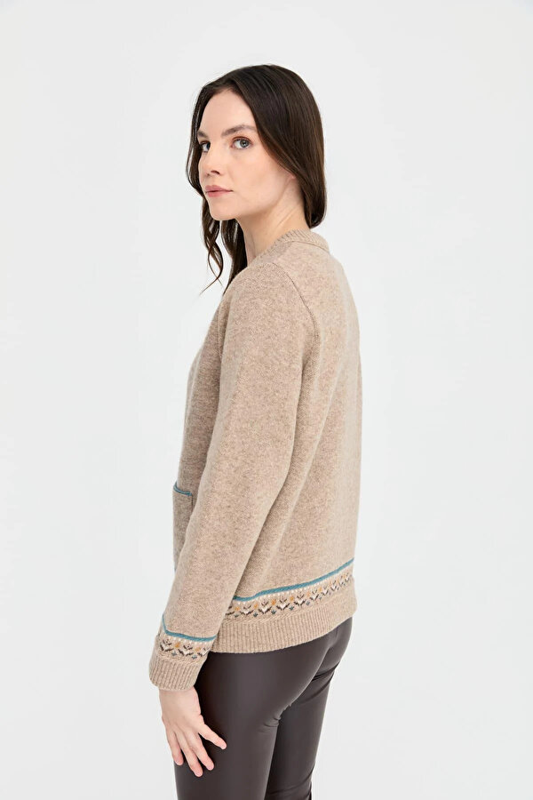 Kadın Sıfır Yaka Eteği ve Kol Ucu Desenli Yün Ceket 24085 K. Bej