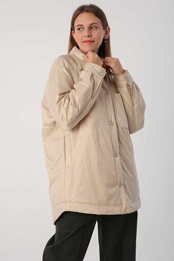 Bej-Oversize Çıtçıtlı Gömlek Yaka Mont