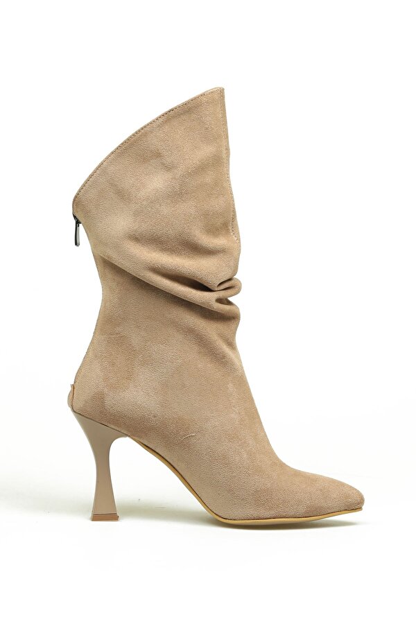 Arkadan Fermuarlı Büzgülü Kadın Çizme