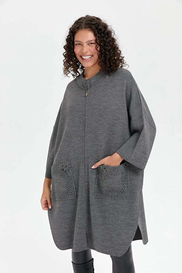 Kadın Dik Yaka Cebi Gül İşlemeli Fermuarlı Panço 24060 Gri Melanj