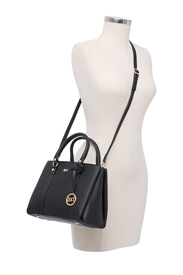 INT-OMALO-5FX BLACK Woman 001