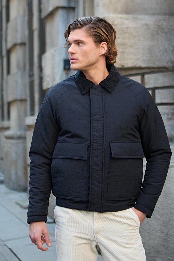 Kontrast Yakalı Su Geçirmez Kapitone Siyah Ceket Mont