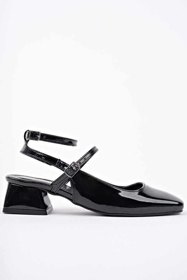 CHOPRA Kare Burun Çift Kemerli Bilekten Bağlamalı Arkası Açık Kısa Topuklu Ayakkabı