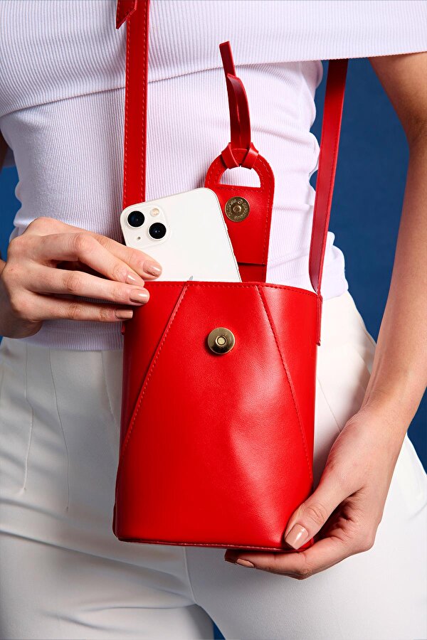 Bakü Ayarlanabilir Omuz Askılı Mıknatıs Kapamalı Telefonluk Kadın Omuz Çantası Kırmızı