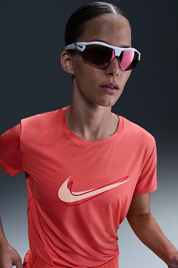 W NK ONE SWSH HBR DF SS T PASTEL TURUNCU Kadın Kısa Kol T-Shirt