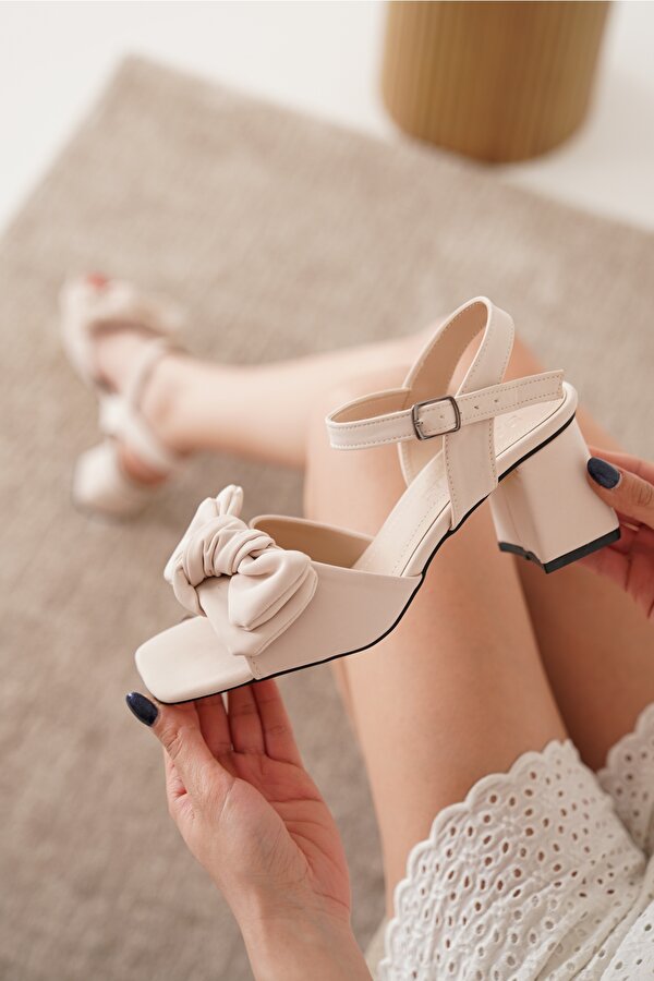 Lopeez Kadın Günlük Klasik Fiyonklu Topuklu Ayakkabı