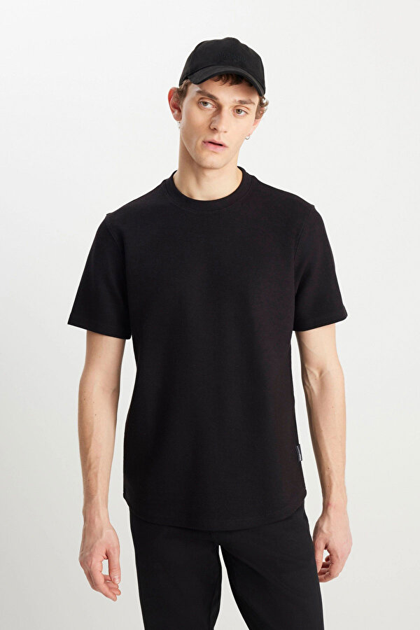 Relaxed Fit Dokulu Bas Siyah Erkek Kısa Kol T-Shirt