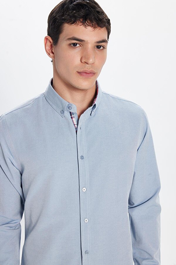 Erkek Slim Fit Dar Kesim Uzun Kollu Pamuklu Oxford Doku Kolay Ütülenebilir Mavi Düğmeli Yaka Gömlek