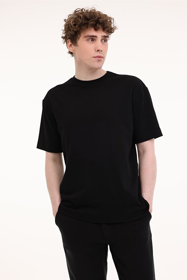 Relaxed Fit Dokulu Kum Siyah Erkek Kısa Kol T-Shirt