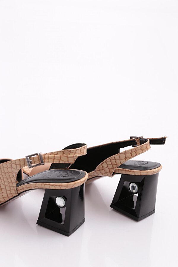 612 Kadin Bantli Topuklu Ayakkabi