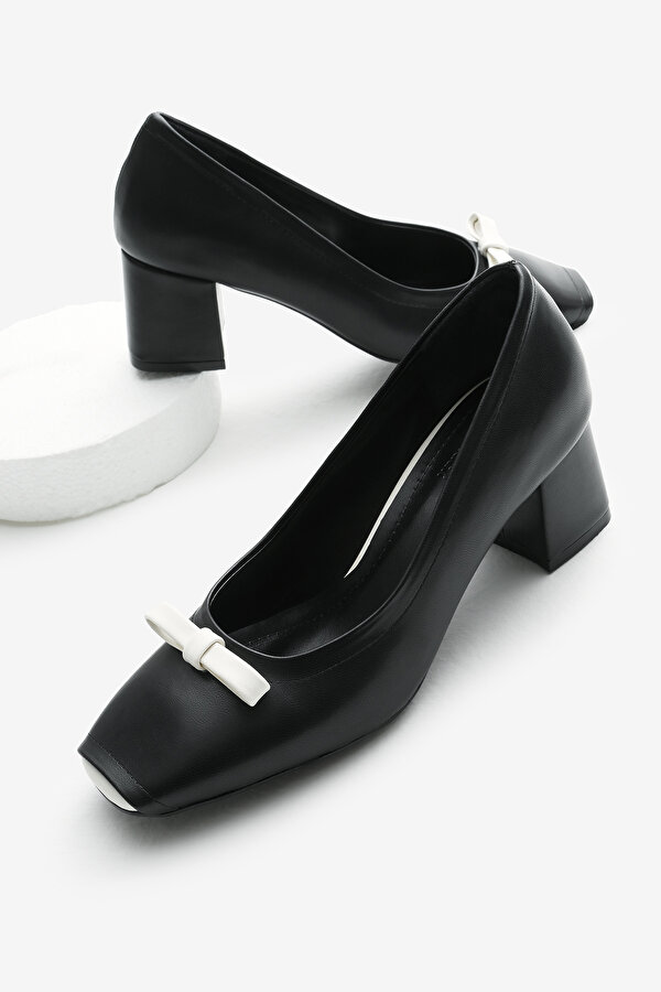 Kadın Siyah Neolit Taban Fiyonk Tokalı Kare Burunlu Kalın Topuklu Ayakkabı