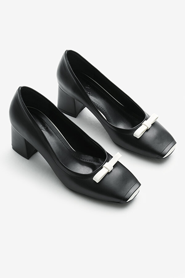 Kadın Siyah Neolit Taban Fiyonk Tokalı Kare Burunlu Kalın Topuklu Ayakkabı