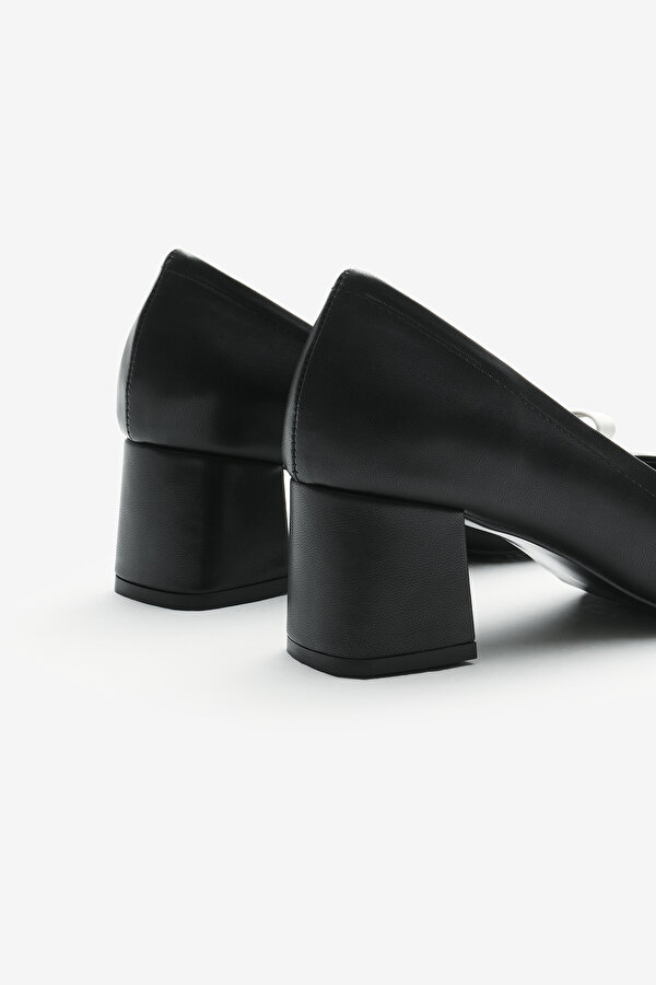 Kadın Siyah Neolit Taban Fiyonk Tokalı Kare Burunlu Kalın Topuklu Ayakkabı