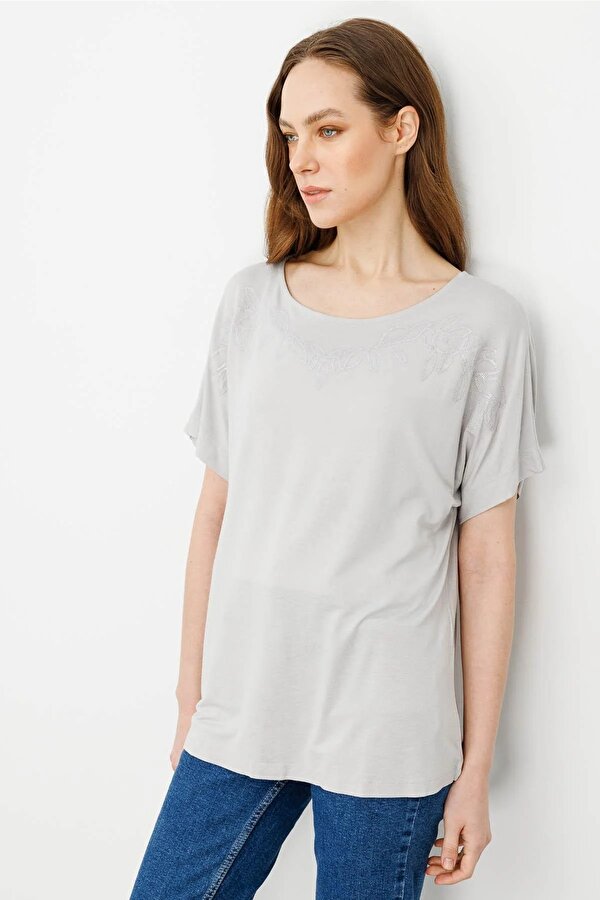 Kadın Sıfır Yaka Boncuk İşlemeli Penye T-Shirt 25859 Taş