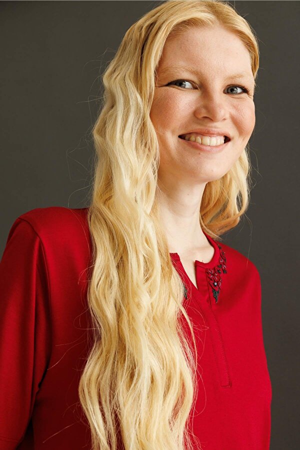 Kadın Açma Yaka Dantel Çiçek İşlemeli Penye T-Shirt 24751 Bordo