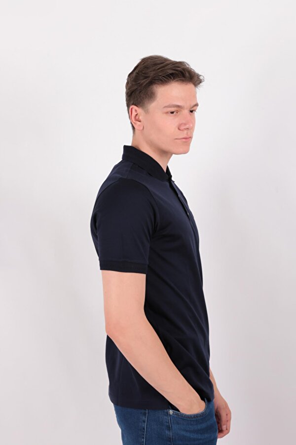 2317052 Erkek T-Shirt