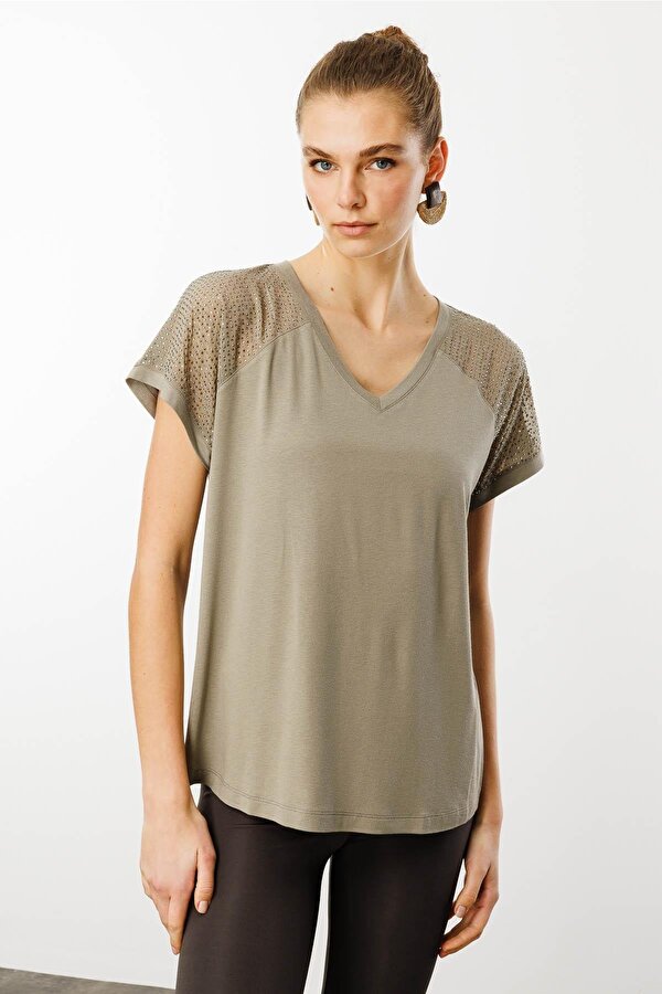Kadın V Yaka Omuzları Taş Baskılı Penye T-Shirt 25836 Haki