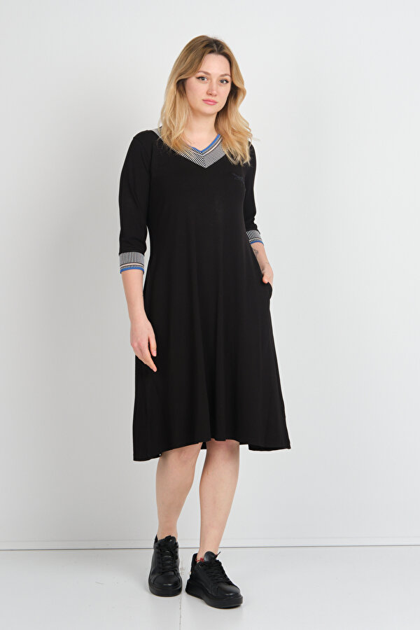 Kadın V Yaka Yarım Kol Kelebek İşlemeli Çift Cepli Elbise 24426 Siyah