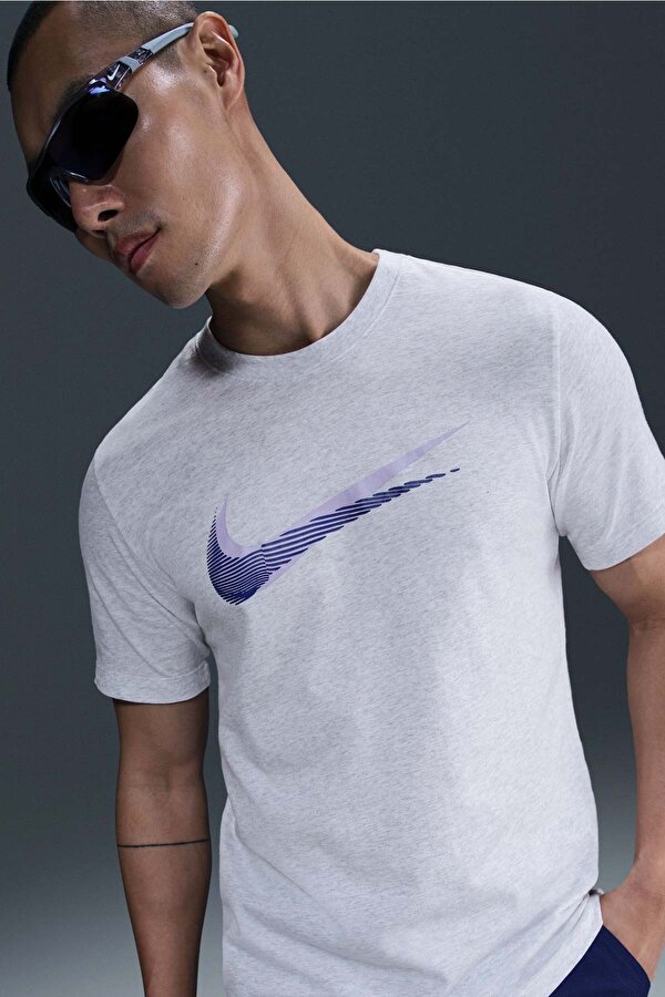 M NSW TEE 12MO SWSH SP25 Beyaz Erkek Kısa Kol T-Shirt