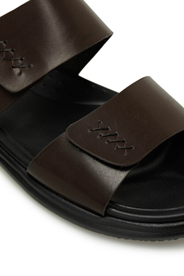 INT1122Y121 2FX BROWN Man 425