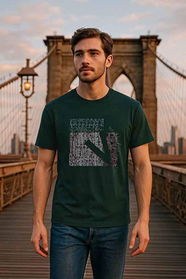 Erkek Rahat Kesim Bisiklet Yaka Baskı Detay T-shirt