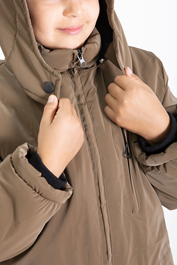 Kahve Fermuarlı Göğüs Cepli İçi Kürklü Erkek Çocuk Kapüşonlu Mont 21354