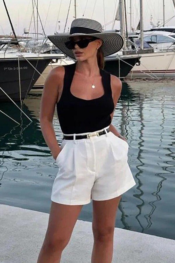 Beyaz Yüksek Bel Wed Leg Pileli Kadın Mini Şort Mg2537