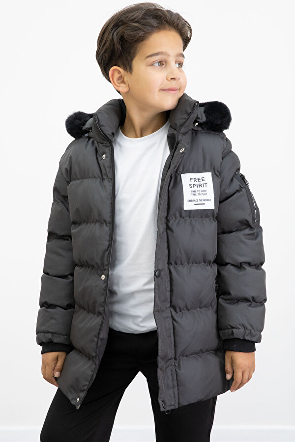 Erkek Çocuk Füme Yazılı Arma Detaylı İçi Kürklü Kapüşonlu Şişme Mont 21342