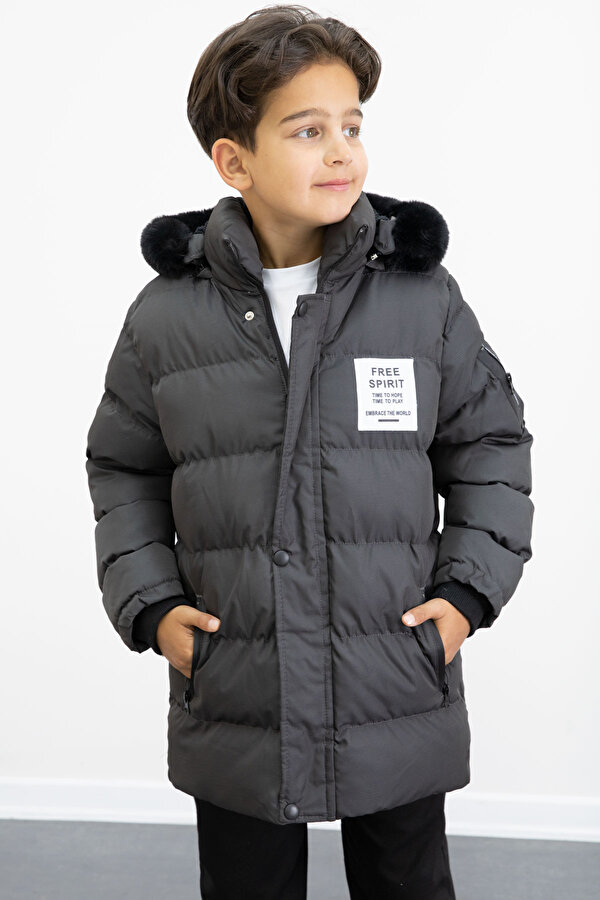 Erkek Çocuk Füme Yazılı Arma Detaylı İçi Kürklü Kapüşonlu Şişme Mont 21342