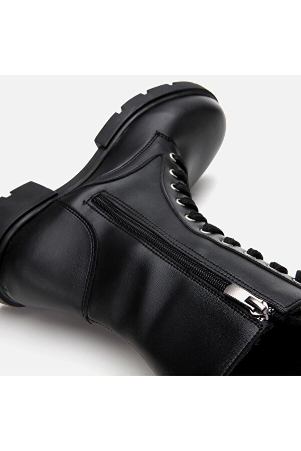 Siyah Kadın Zımbalı Düz Bot