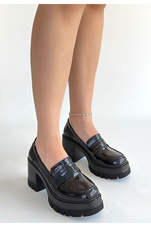 Siyah Rugan Kadın Topuklu Ayakkabı