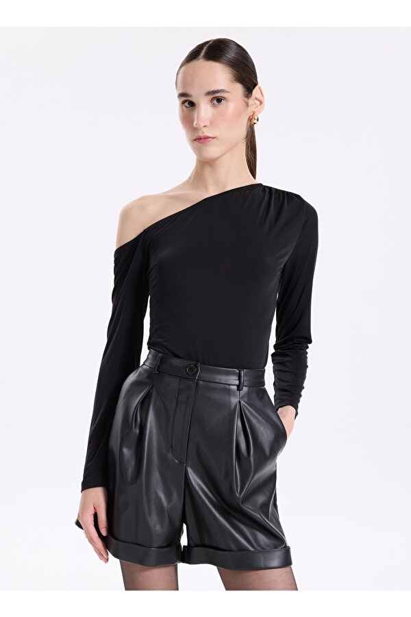 Siyah Kadın Deri Görünümlü Şort F3WL-SHT1