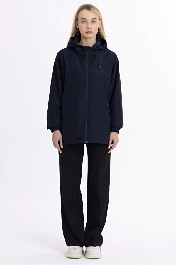 İçi Astarlı Su ve Rüzgar Geçirmez Cepli Kadın Yağmurluk