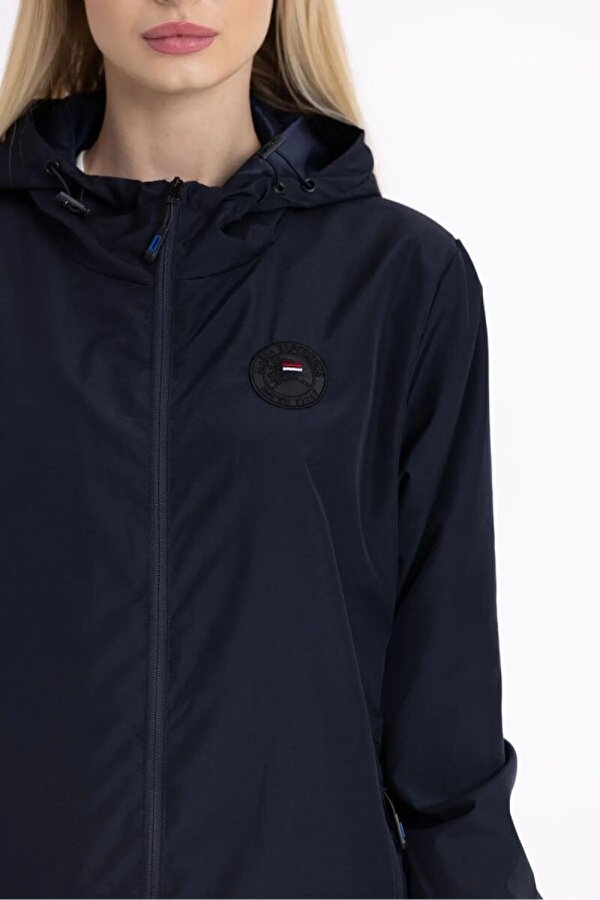 İçi Astarlı Su ve Rüzgar Geçirmez Cepli Kadın Yağmurluk