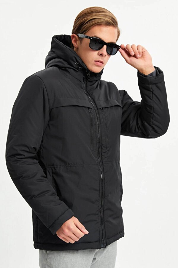 İçi Astarlı Su ve Rüzgar Geçirmez Cepli Kapüşonlu Erkek Mont