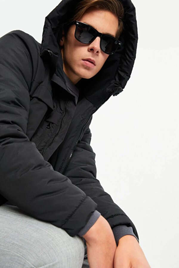 İçi Astarlı Su ve Rüzgar Geçirmez Cepli Kapüşonlu Erkek Mont