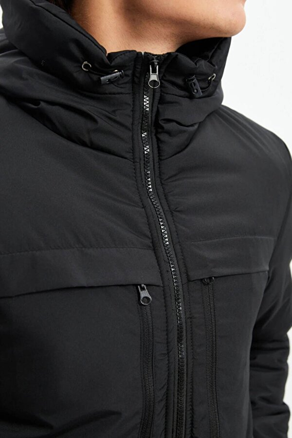 İçi Astarlı Su ve Rüzgar Geçirmez Cepli Kapüşonlu Erkek Mont