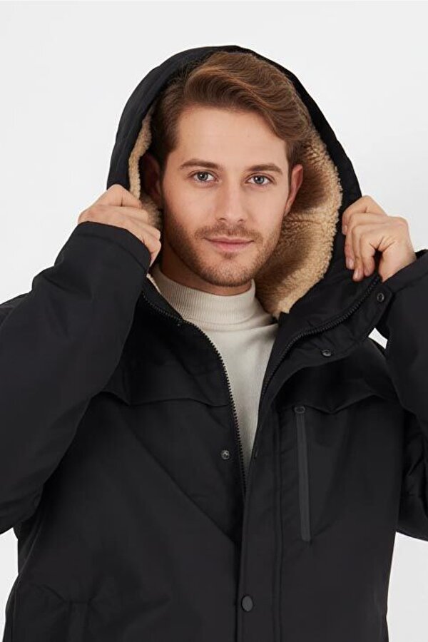 İçi Kürklü Su ve Rüzgar Geçirmez Cepli Kapüşonlu Erkek Mont