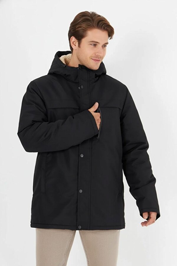 İçi Kürklü Su ve Rüzgar Geçirmez Cepli Kapüşonlu Erkek Mont