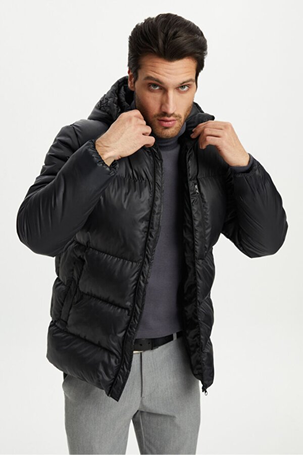 İçi Astarlı Su ve Rüzgar Geçirmez Cepli Kapüşonlu Erkek Mont