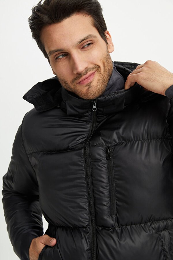 İçi Astarlı Su ve Rüzgar Geçirmez Cepli Kapüşonlu Erkek Mont